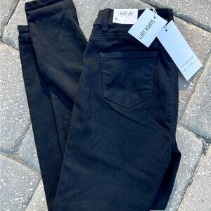 Solo Soft Black Skinny Jeans. NWT size 9
